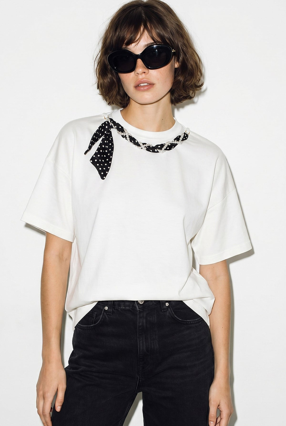 Kadın Fular ve İnci Detaylı Bisiklet Yaka Oversize Basic T-Shirt 360096 60286358 - Beyaz