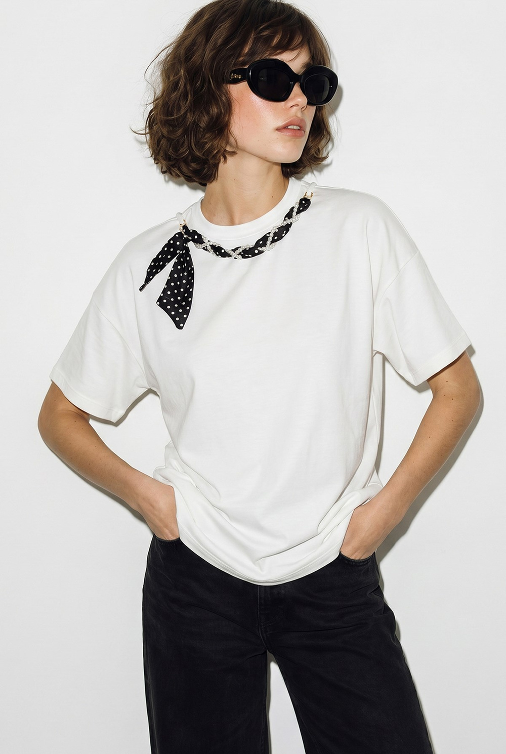 Kadın Fular ve İnci Detaylı Bisiklet Yaka Oversize Basic T-Shirt 360096 60286358 - Beyaz