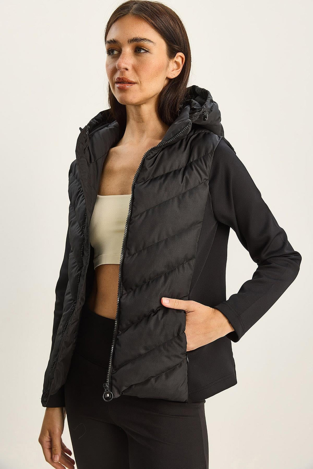Kadın Kapüşonlu Fermuarlı Garnili Slim Fit Şişme Mont 1123 60283816 - Siyah