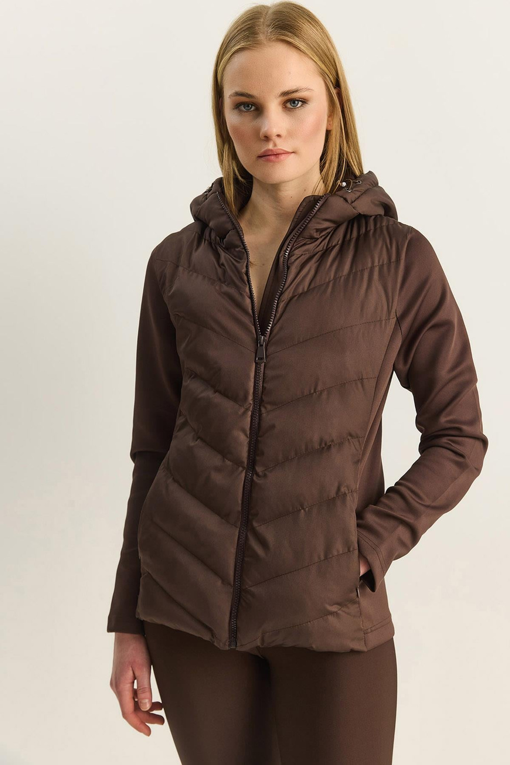 Kadın Kapüşonlu Fermuarlı Garnili Slim Fit Şişme Mont 1123 60283816 - Acı Kahve