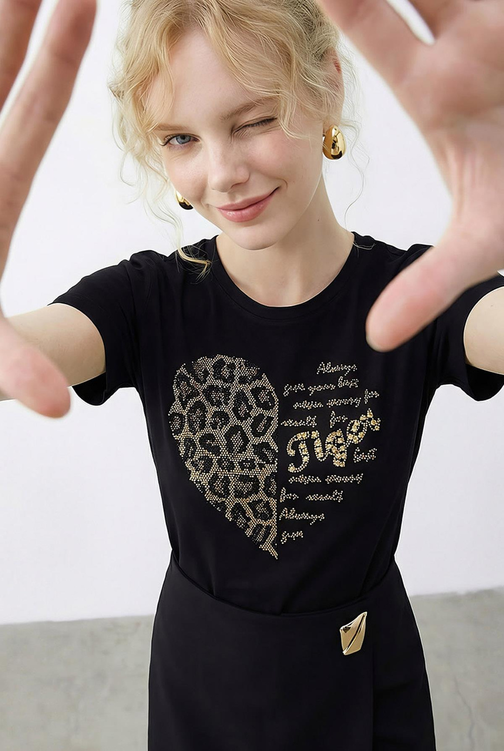 Kadın Leopar Kalp Taş İşlemeli Bisiklet Yaka Regular Fit T-Shirt 2210 60283976 - Siyah