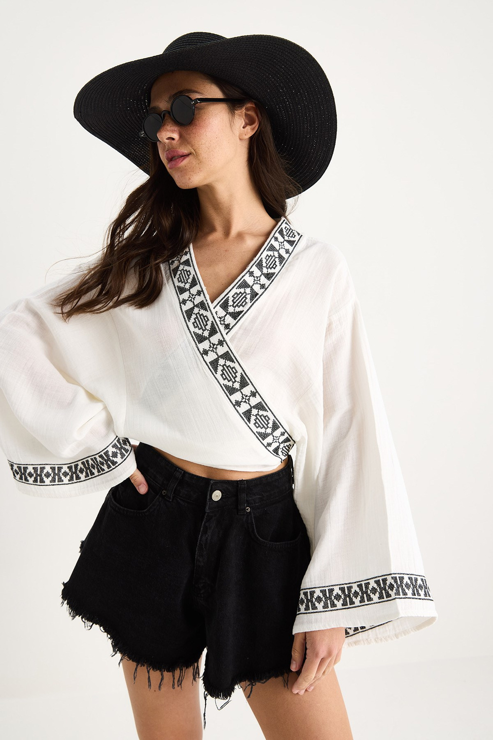 Kadın Nakış İşlemeli Bağlama Detaylı Geniş Kollu Müslin Kimono Bluz 7014 60283386 - Beyaz