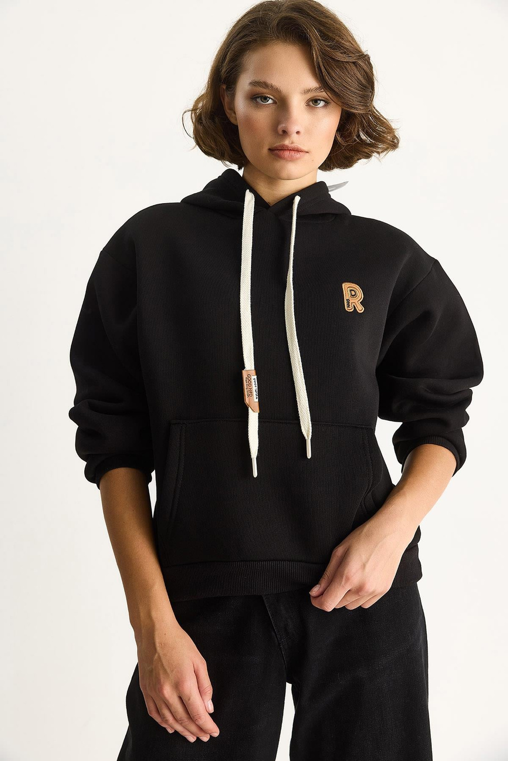 Kadın Nakış İşlemeli Kanguru Cepli Kapüşonlu Şardonlu Salaş Sweatshirt 6872 60283523 - Siyah