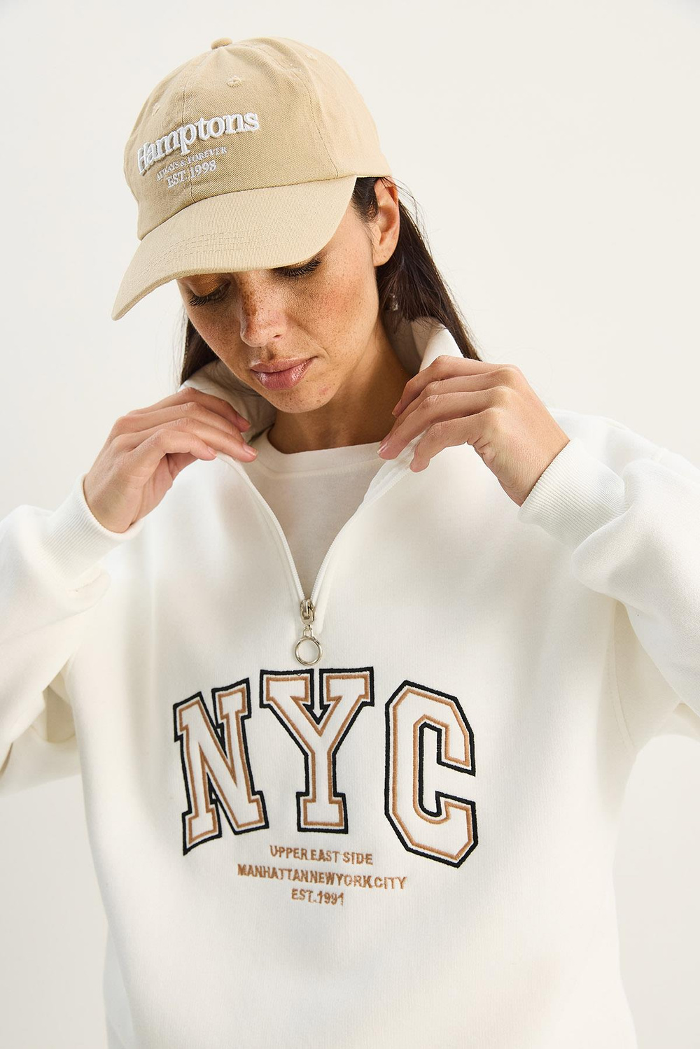 Kadın NYC Nakış İşlemeli Yakası Fermuarlı Üç İplik Şardonlu Oversize Sweatshirt 60283767 - Beyaz