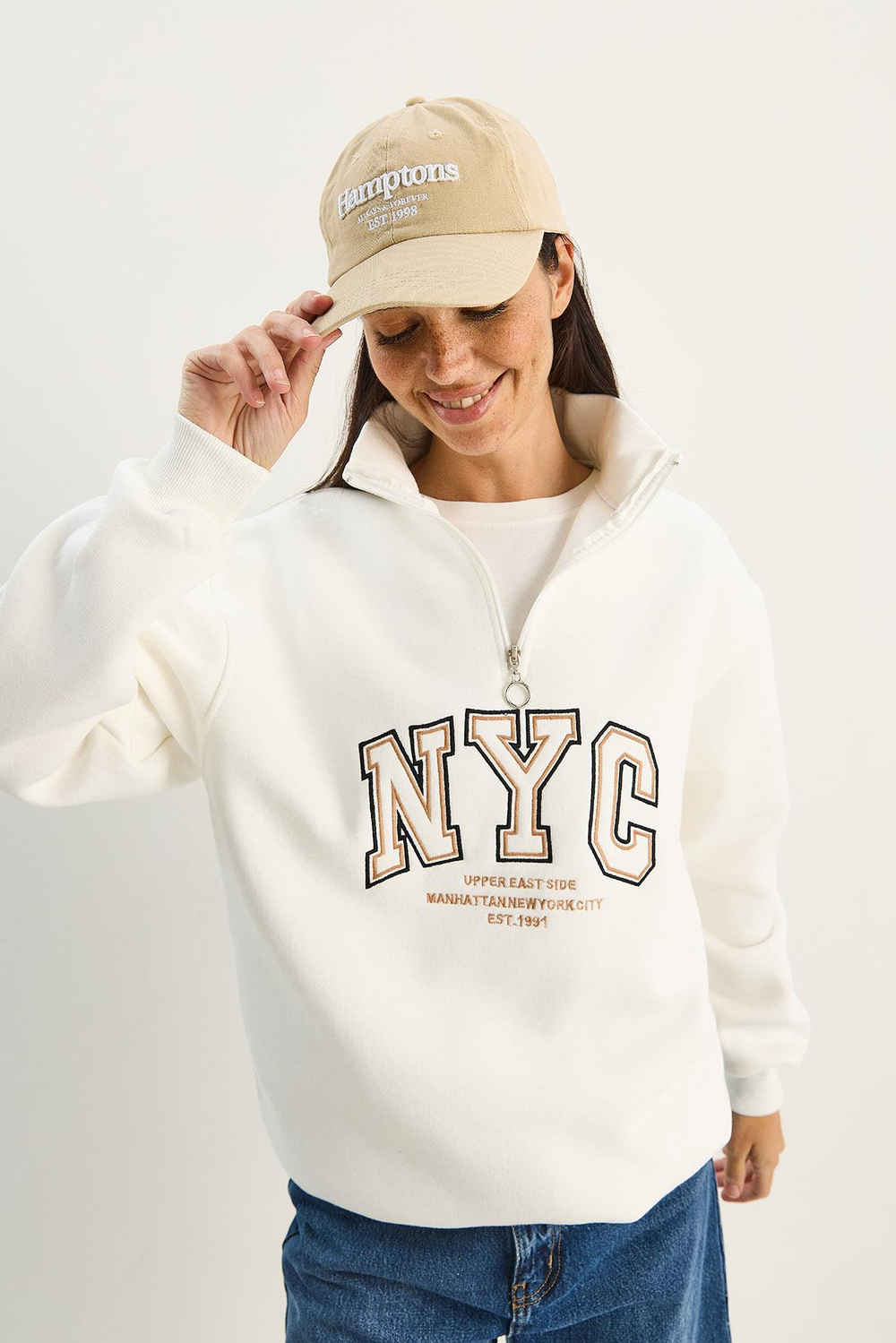 Kadın NYC Nakış İşlemeli Yakası Fermuarlı Üç İplik Şardonlu Oversize Sweatshirt 60283767 - Beyaz