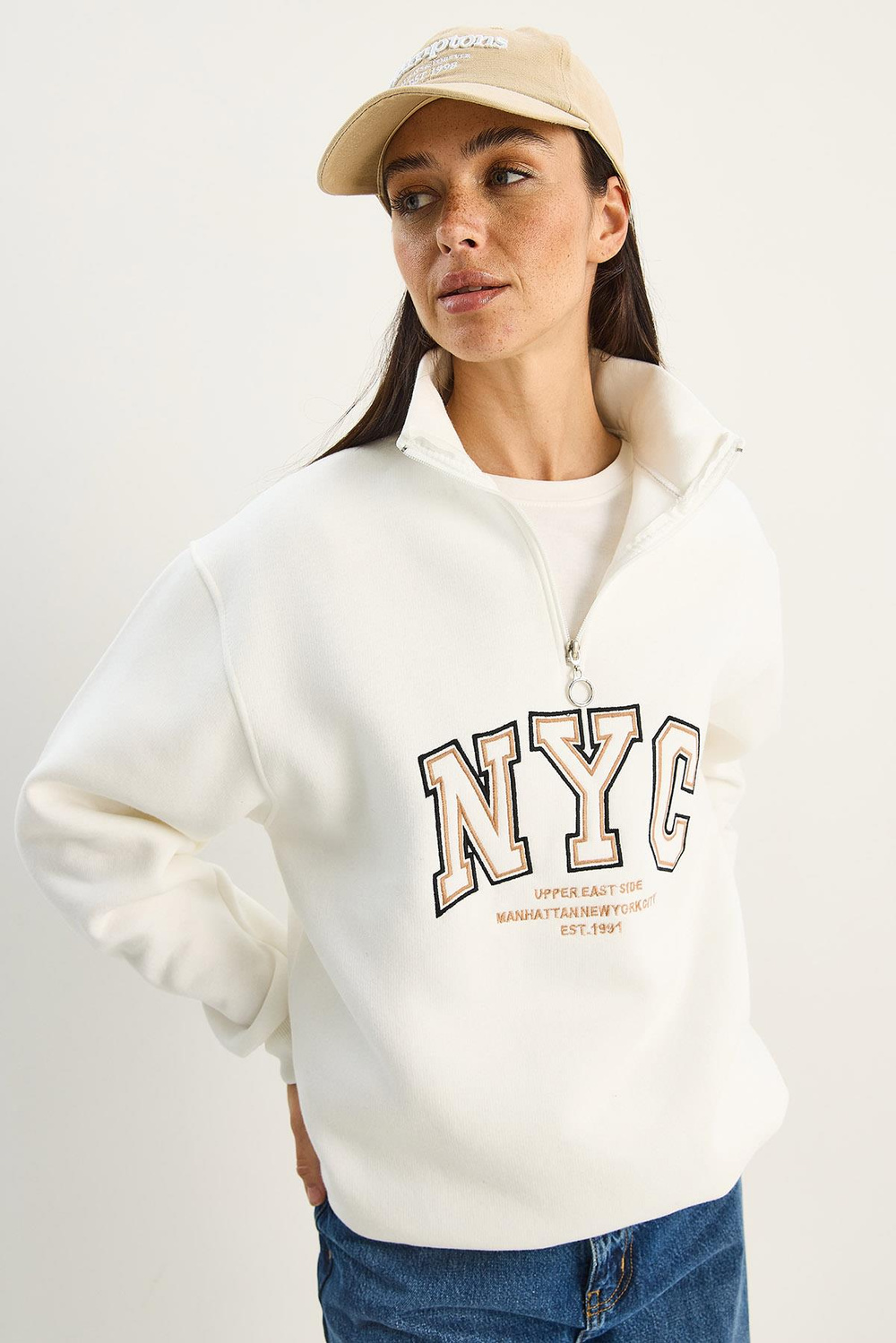 Kadın NYC Nakış İşlemeli Yakası Fermuarlı Üç İplik Şardonlu Oversize Sweatshirt 60283767 - Beyaz