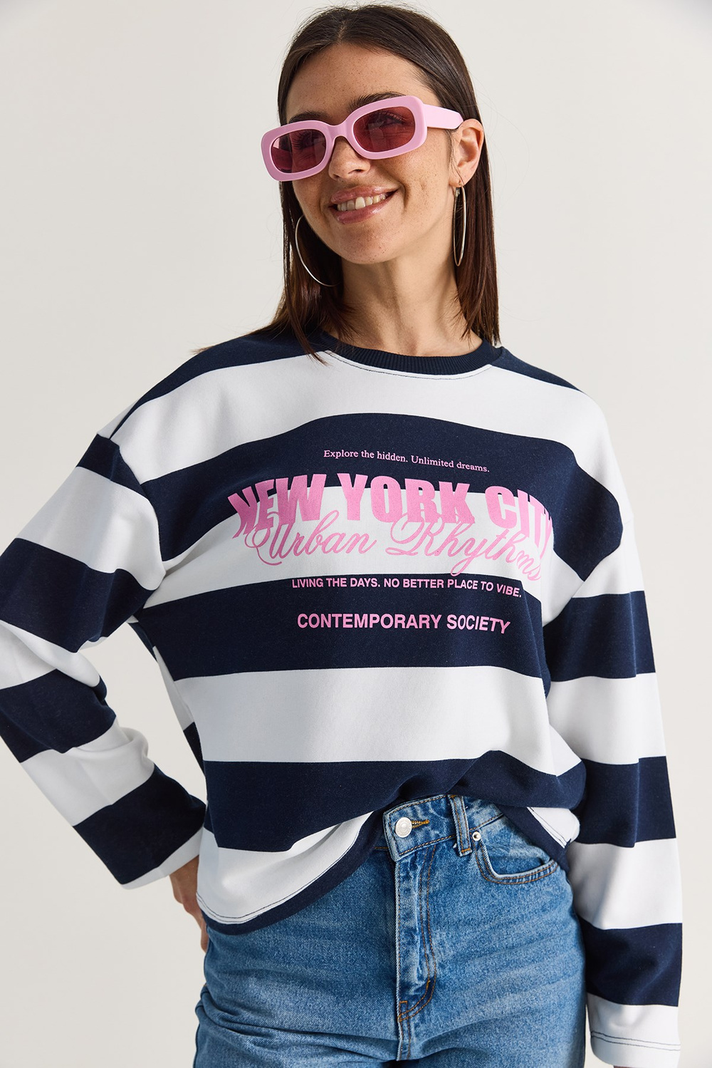 Kadın Oversize Çizgili New York Baskılı Sweatshirt MB9575 60286590 - Beyaz-Lacivert