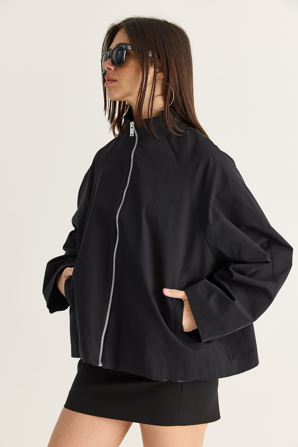 Kadın Oversize Dik Yaka Fermuarlı Reglan Kol A Kesim Kısa Trençkot 2100 60286511 - Siyah