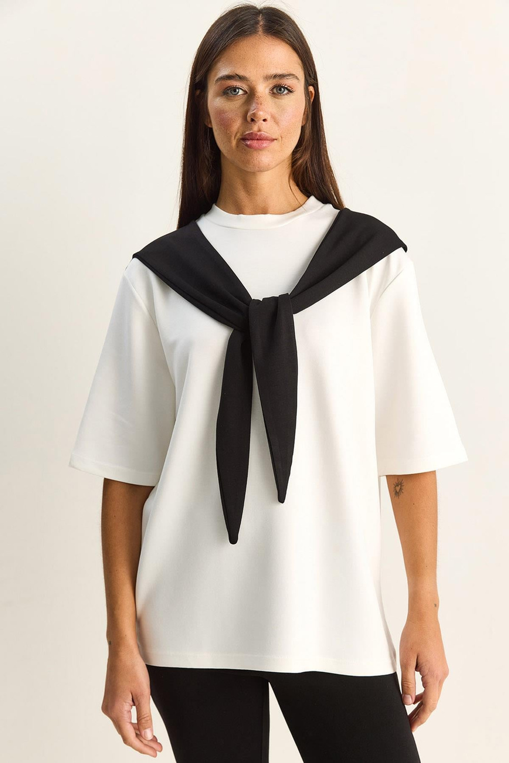 Kadın Şal Detaylı Oversize Basic T-Shirt 1094 60286118 - Beyaz-Siyah