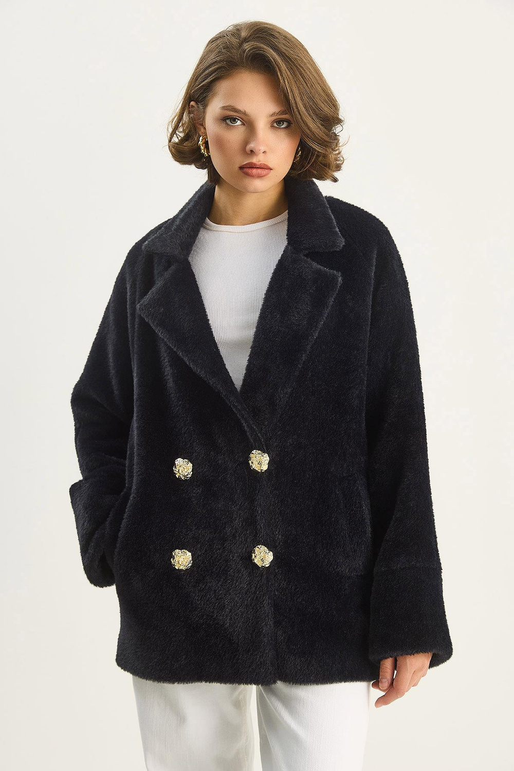 Kadın Şık Düğme Detaylı Cepli Astarlı Oversize Peluş Mont 0306 60283614 - Siyah