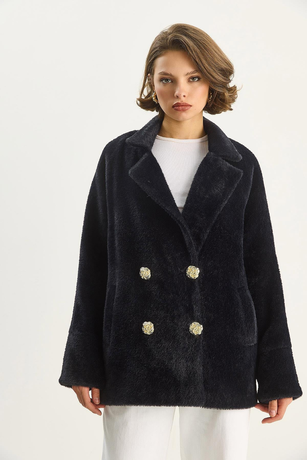 Kadın Şık Düğme Detaylı Cepli Astarlı Oversize Peluş Mont 0306 60283614 - Siyah