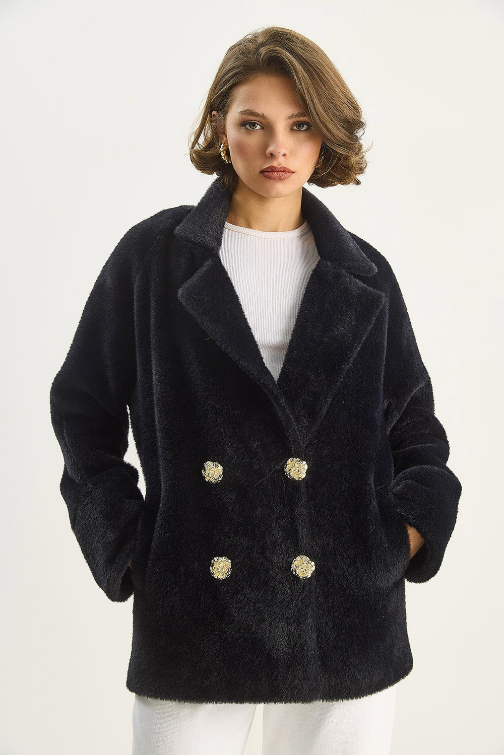 Kadın Şık Düğme Detaylı Cepli Astarlı Oversize Peluş Mont 0306 60283614 - Siyah