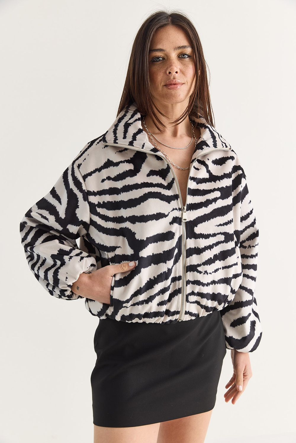 Kadın Süet Zebra Desenli Dik Yaka Astarlı Cep Detaylı Lastik Bel Bomber Ceket 5543 60286754 - Ekru-Siyah