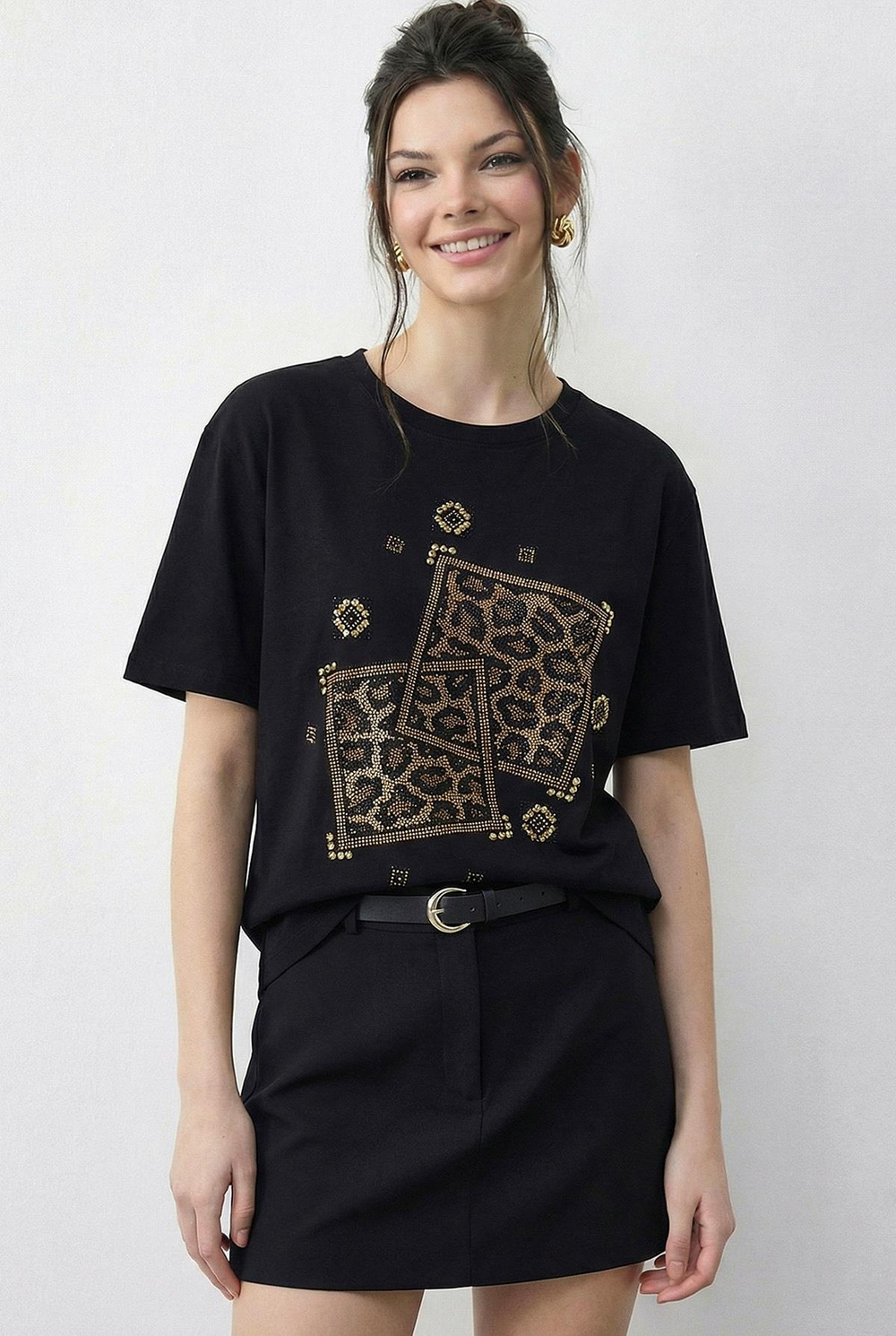 Kadın Taş Baskılı Leopar Desenli Bisiklet Yaka Regular Fit T-Shirt 2209 60283975 - Siyah
