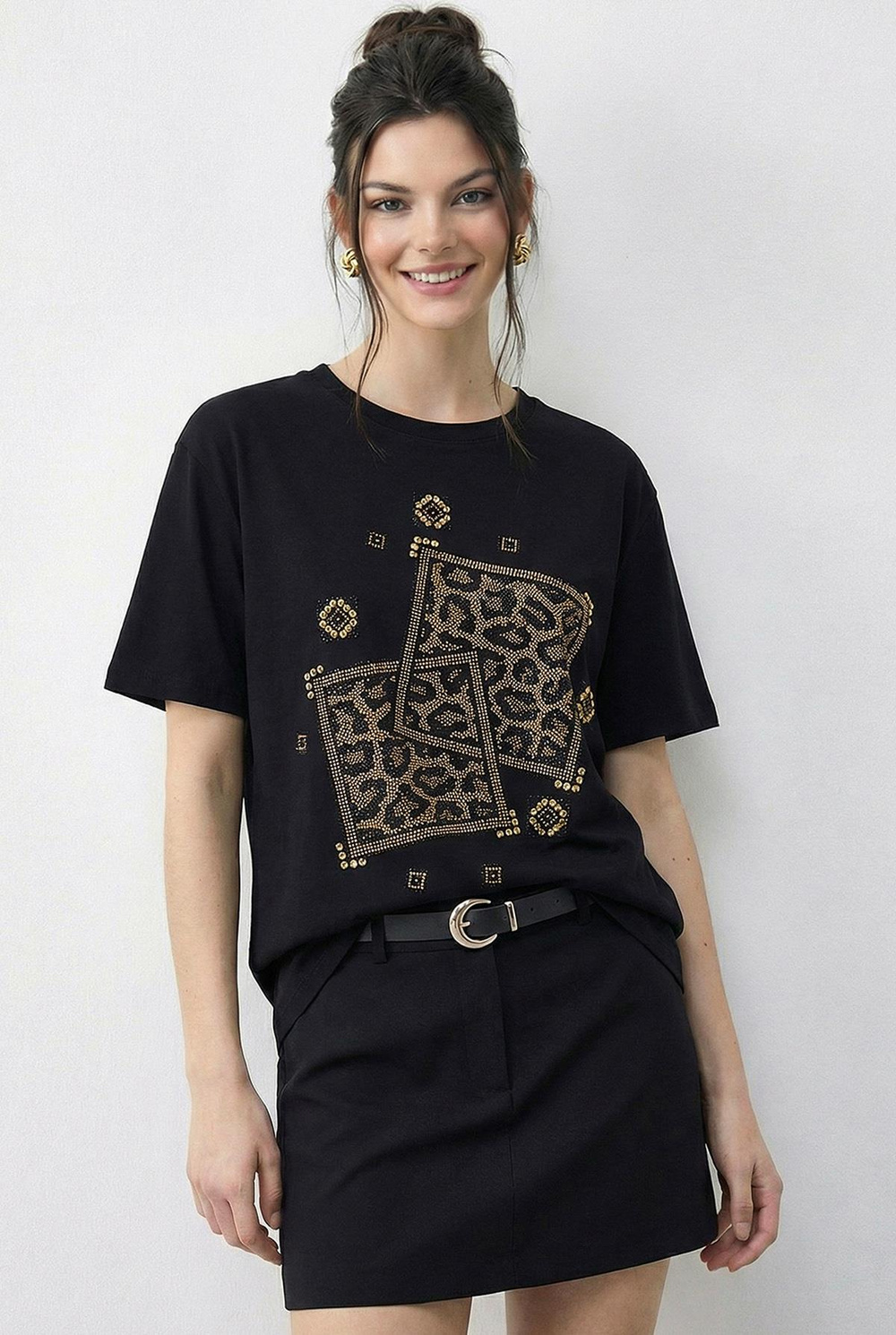 Kadın Taş Baskılı Leopar Desenli Bisiklet Yaka Regular Fit T-Shirt 2209 60283975 - Siyah