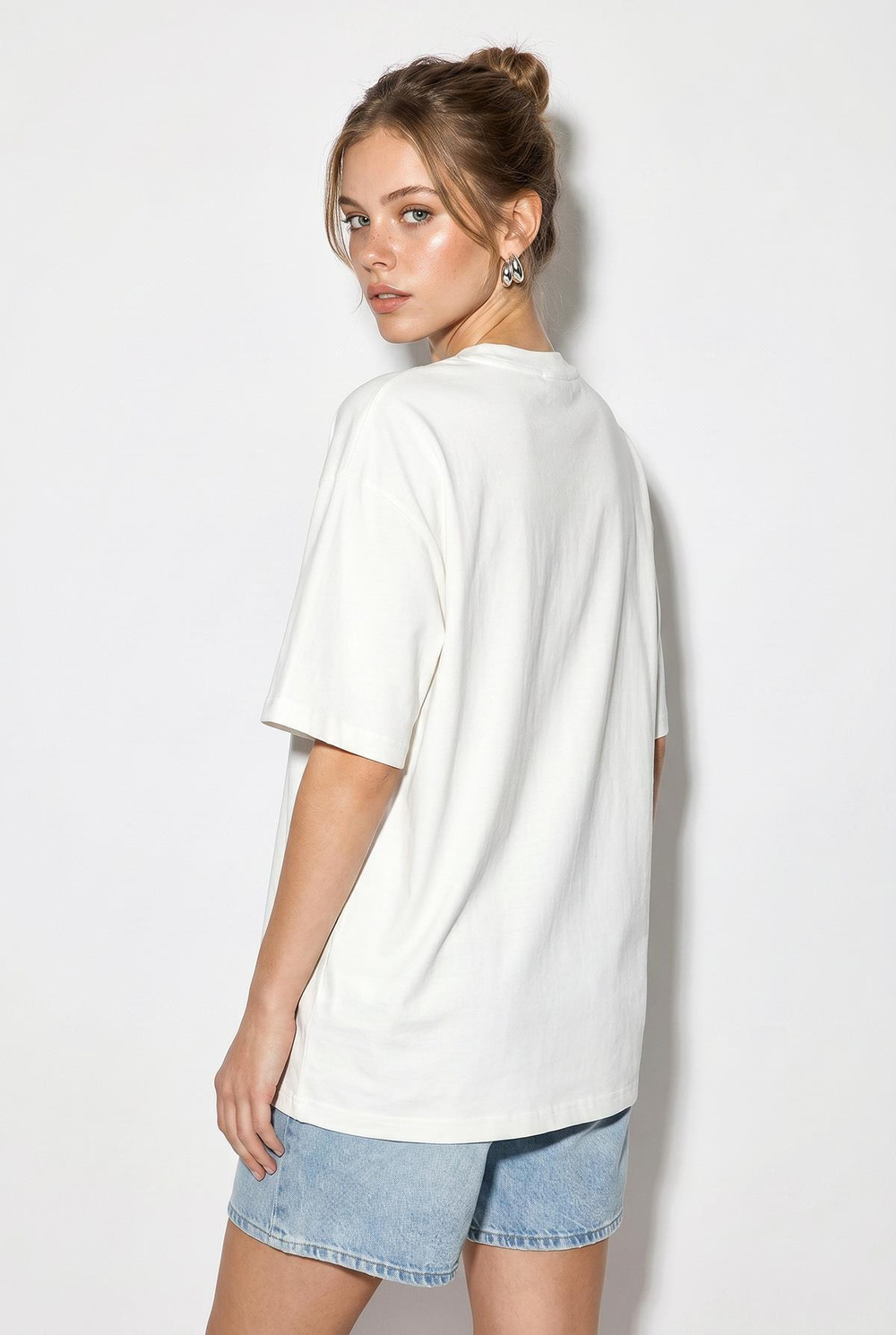 Kadın Taş İşlemeli Yıldız Detaylı %100 Pamuk Oversize T-Shirt ÖT100003 60286297 - Beyaz