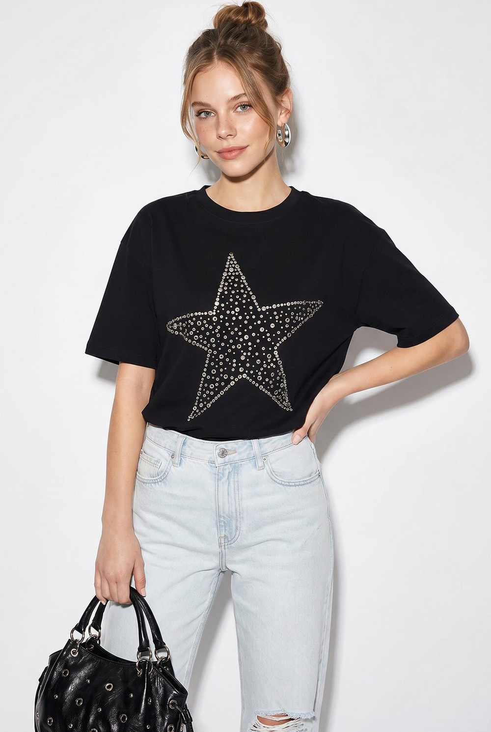 Kadın Taş İşlemeli Yıldız Detaylı %100 Pamuk Oversize T-Shirt ÖT100003 60286297 - Siyah