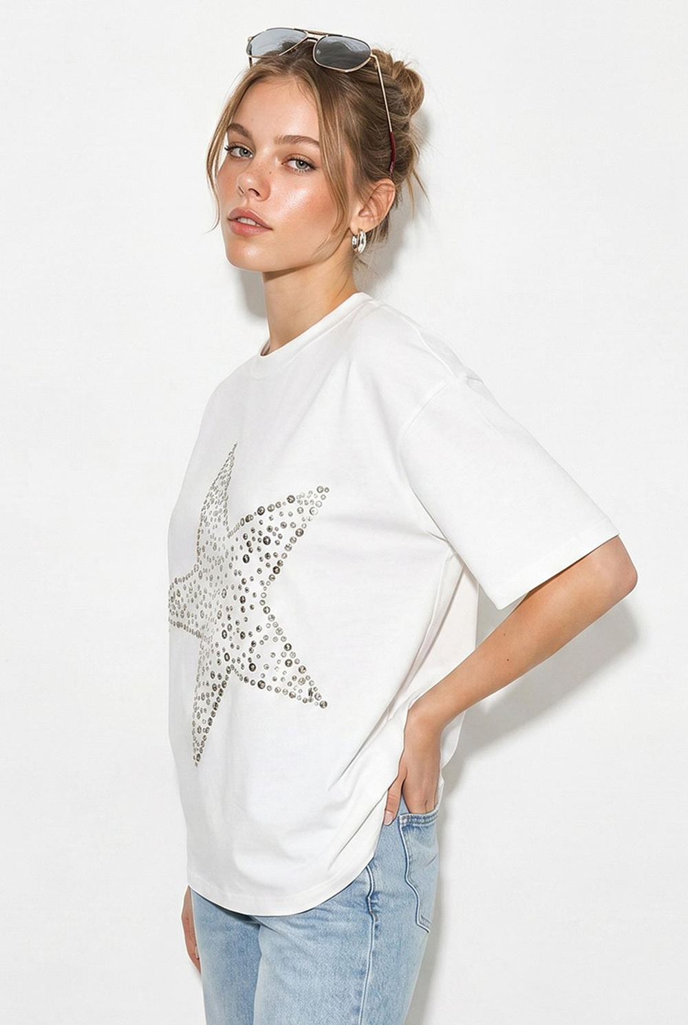 Kadın Taş İşlemeli Yıldız Detaylı %100 Pamuk Oversize T-Shirt ÖT100003 60286297 - Beyaz