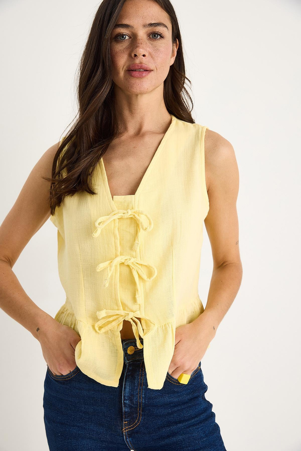 Kadın V Yaka Fiyonk Detaylı Müslin Peplum Bluz G28-4883 60283356 - Limon Sarısı