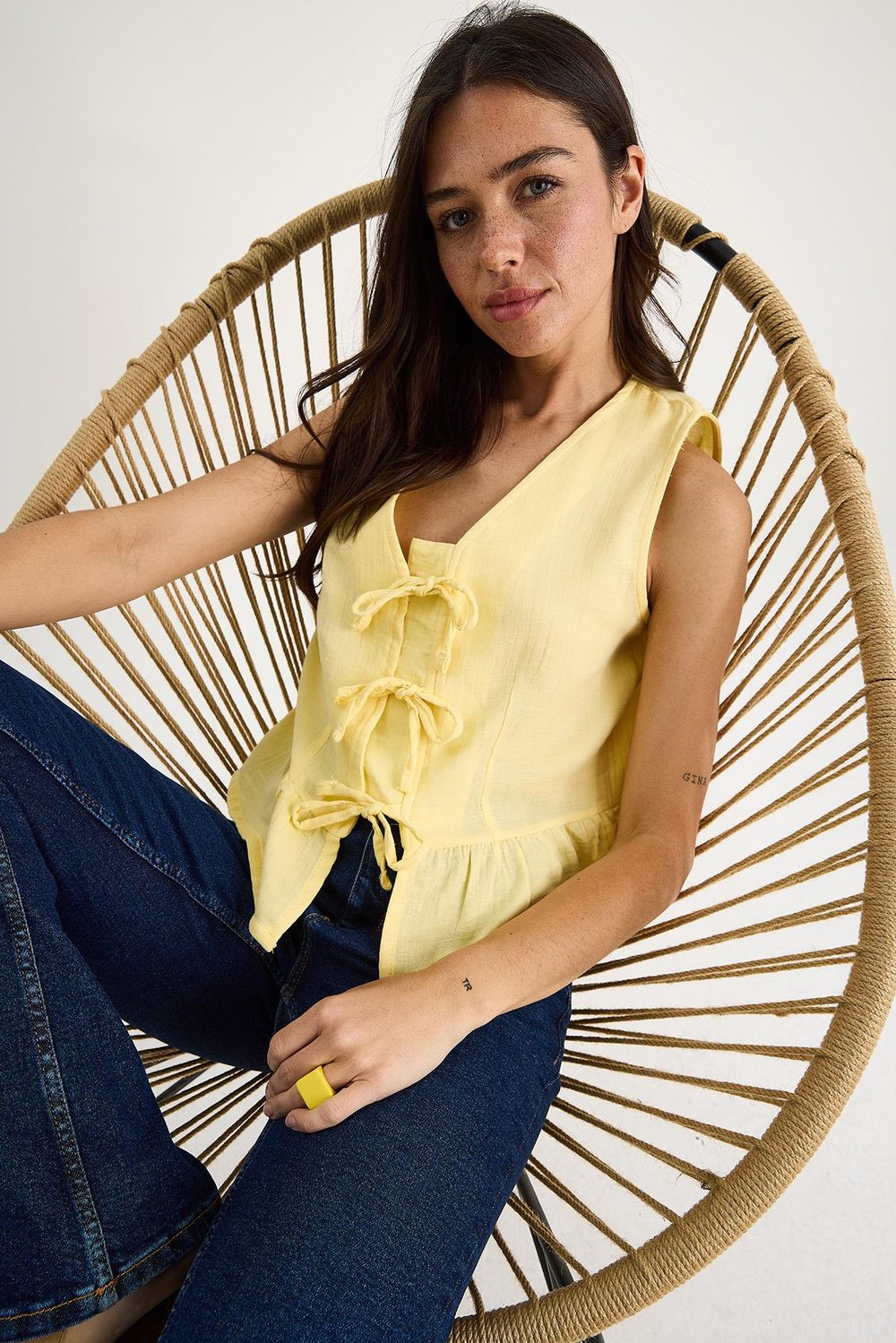 Kadın V Yaka Fiyonk Detaylı Müslin Peplum Bluz G28-4883 60283356 - Limon Sarısı