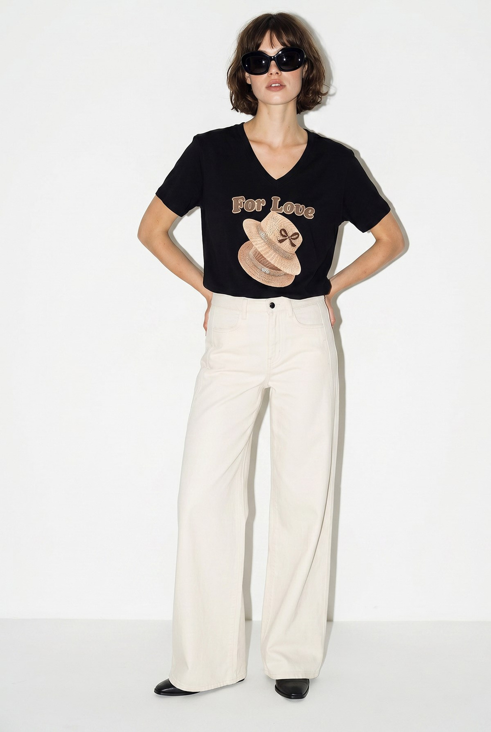 Kadın V Yaka For Love Nakış ve Boncuk İşlemeli Oversize T-Shirt 2240 60286329 - Siyah