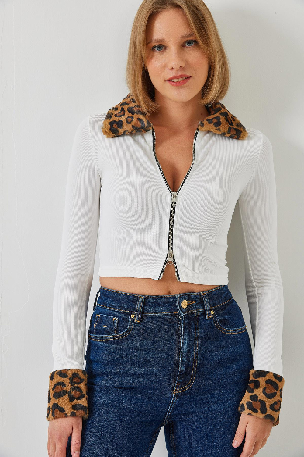 Kadın Leopar Peluşlu Fermuarlı Hırka 60261015 - Beyaz