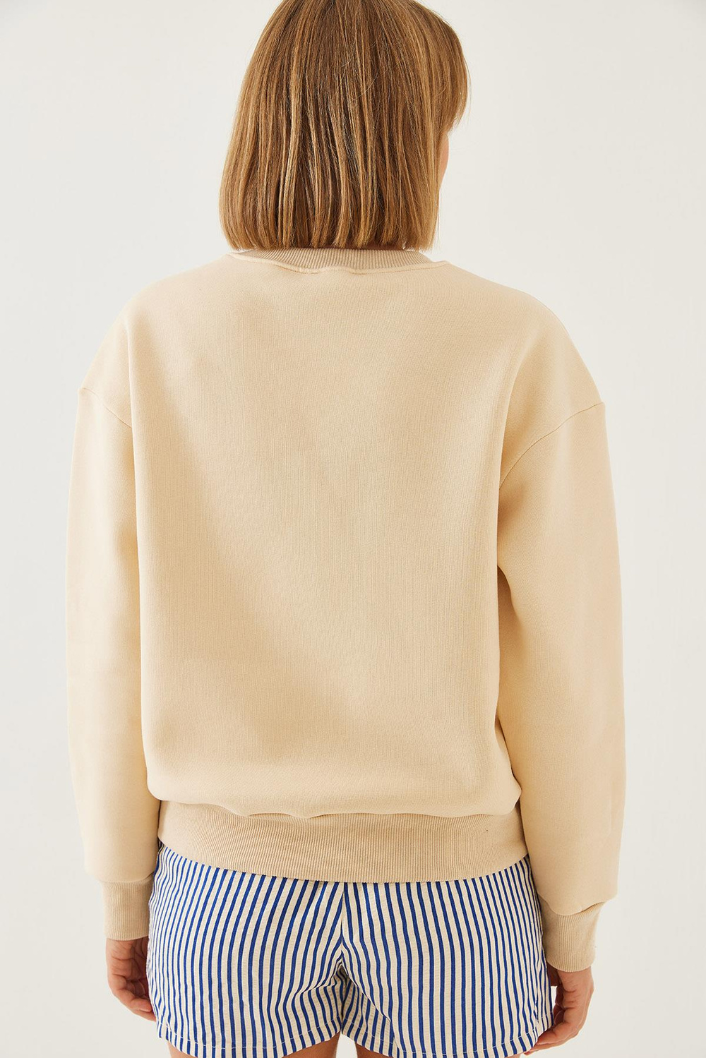 Kadın Renkli Kelebek Baskılı Sweatshirt MBHS019 60601019 - Bej