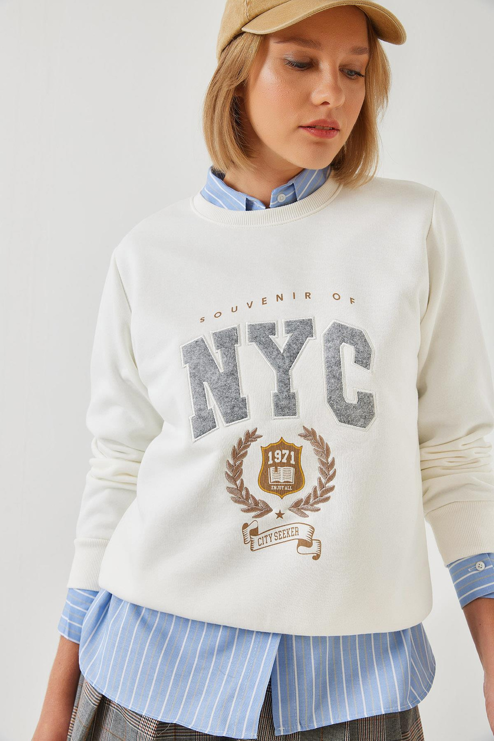 Kadın Üç İplik Şardonlu Nakışlı Sweatshirt 6476 60261023 - Beyaz