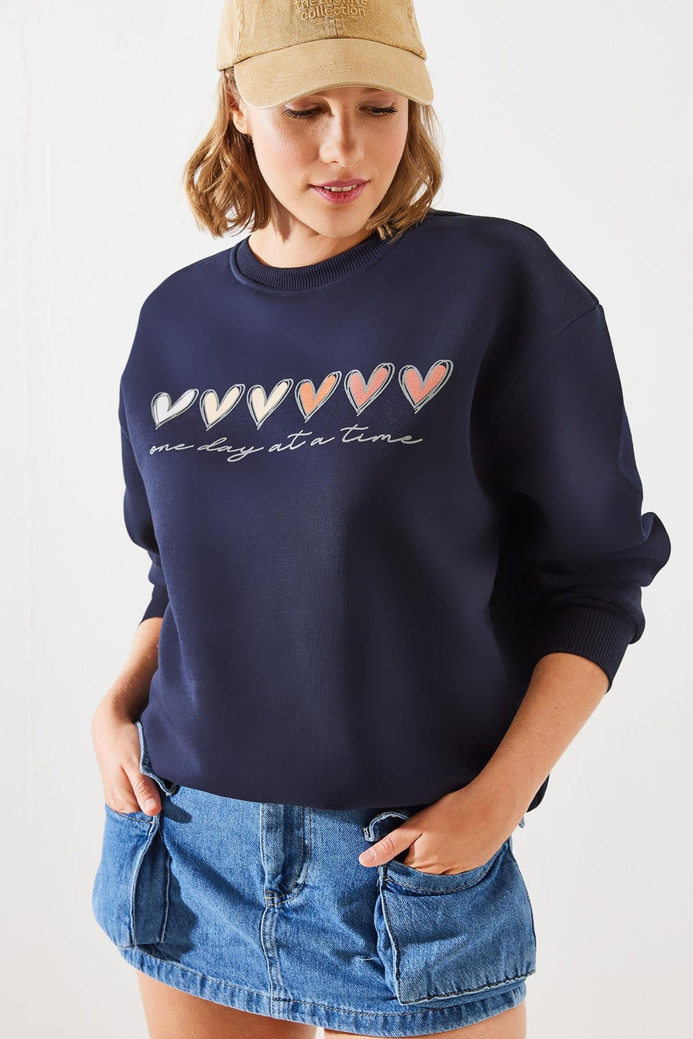 Kadın Üç İplik Şardonlu Renkli Kalp Baskılı Sweatshirt MBHS007 60601007 - Lacivert