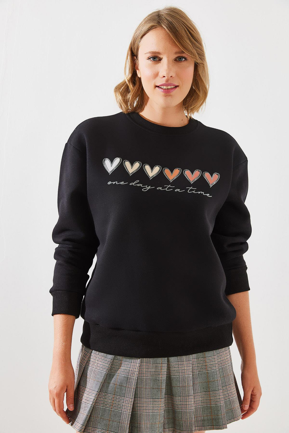 Kadın Üç İplik Şardonlu Renkli Kalp Baskılı Sweatshirt MBHS007 60601007 - Siyah