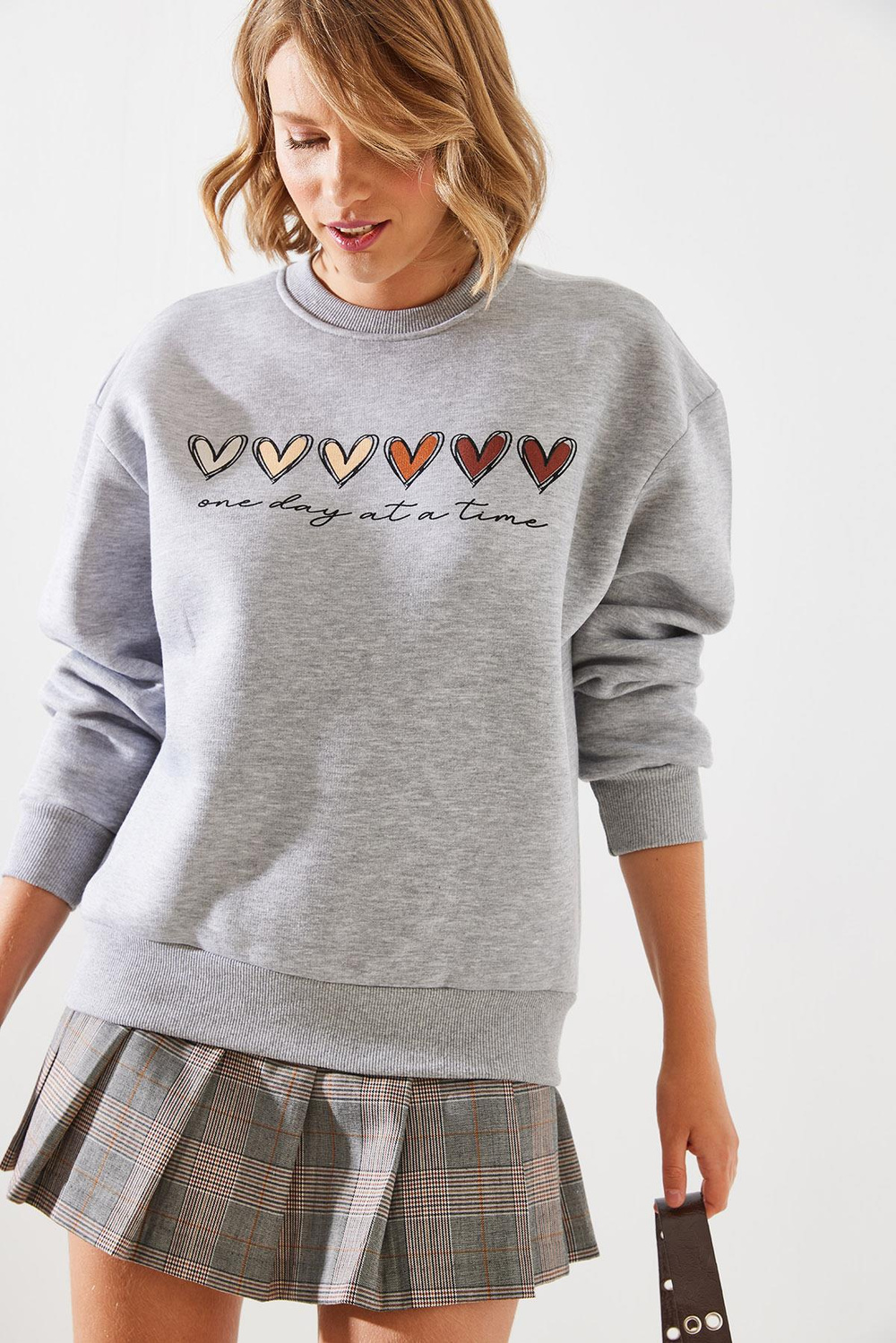 Kadın Üç İplik Şardonlu Renkli Kalp Baskılı Sweatshirt MBHS007 60601007 - Gri Melanj