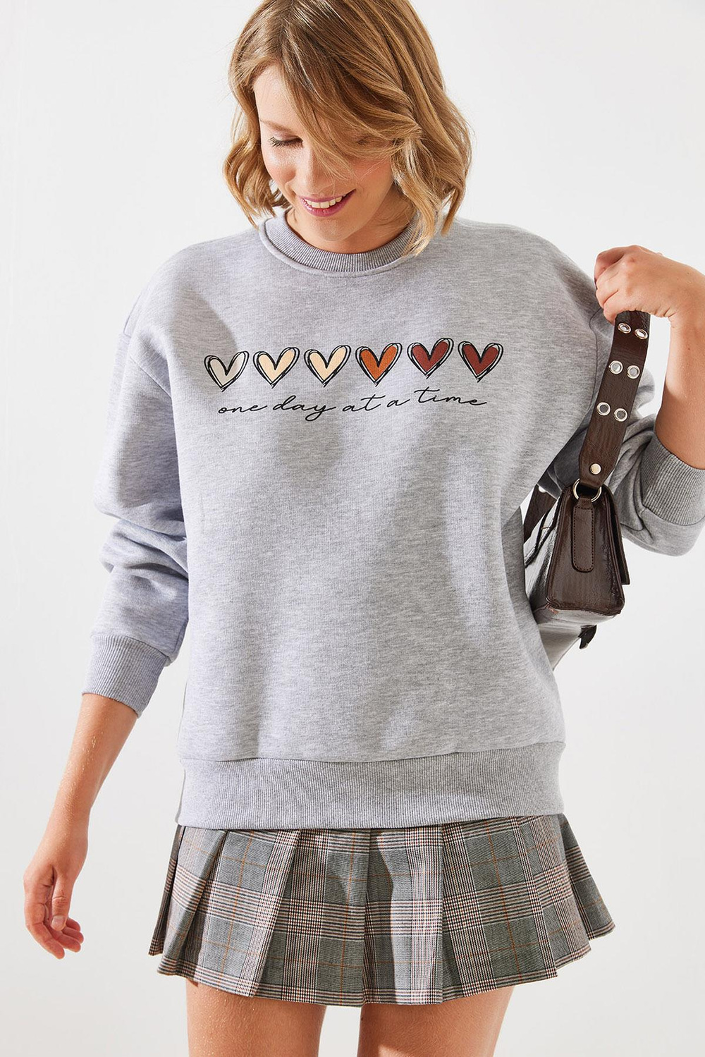 Kadın Üç İplik Şardonlu Renkli Kalp Baskılı Sweatshirt MBHS007 60601007 - Gri Melanj