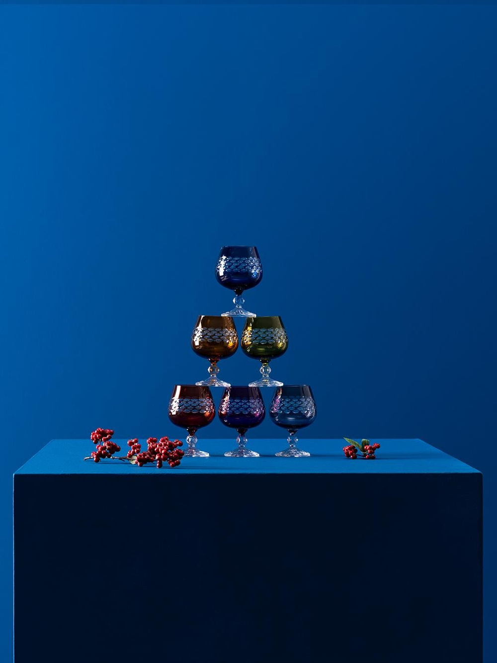 Renkli Kristal Şarap Kadehi Seti – 6lı Balık Pulu Kesim Balon Kadeh