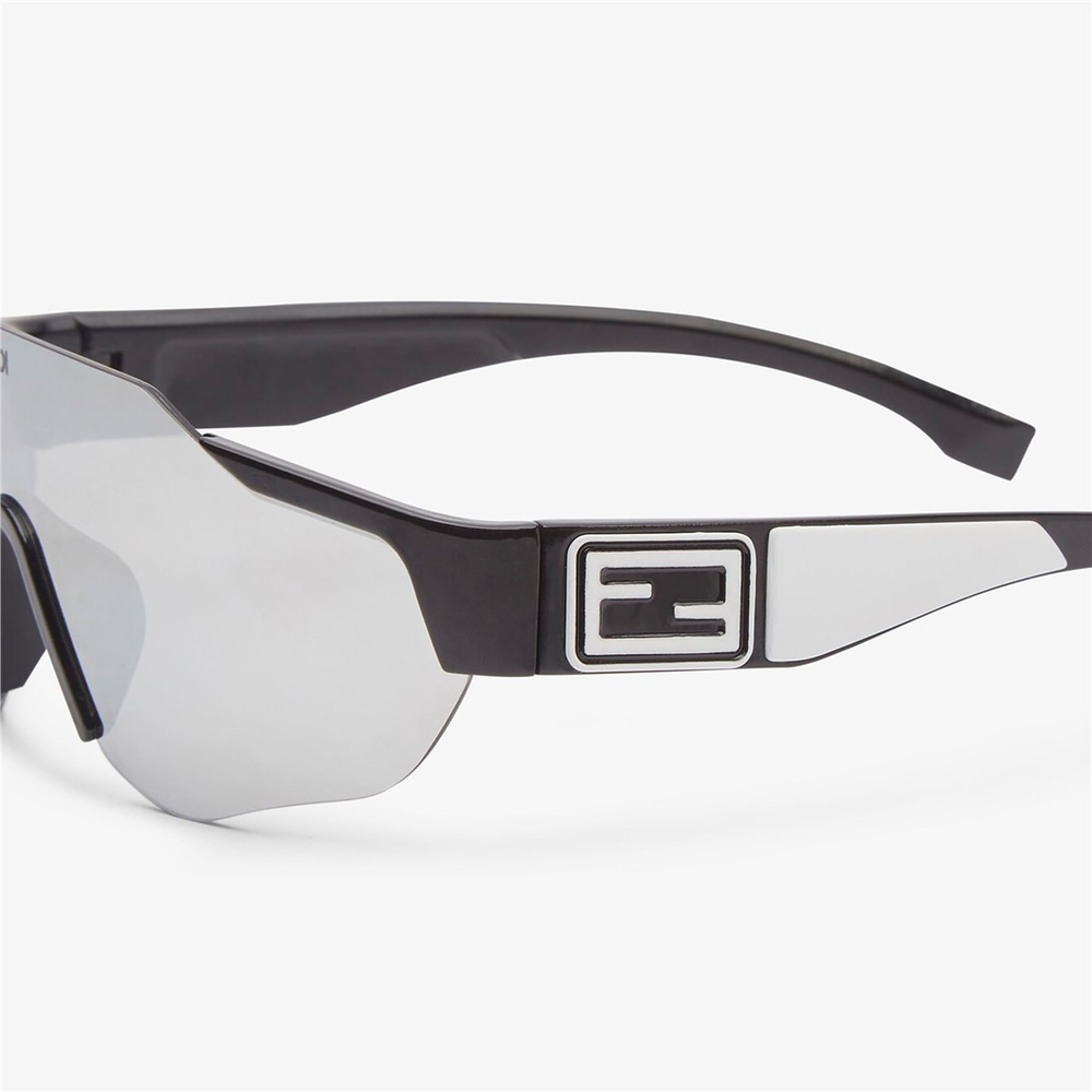 Fendi Sport Baguette FE40088U-Y 01C