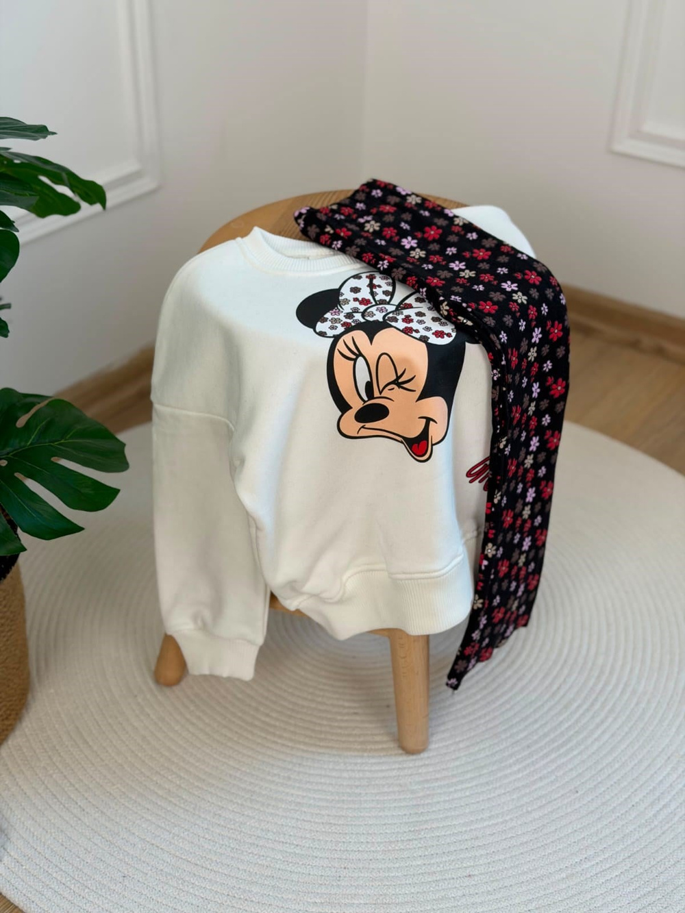Minnie Mouse Çiçek Detaylı Eşofman Takımı