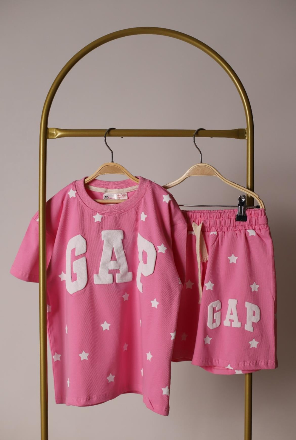 Pembe Yıldız Kabartma Detaylı Gap Şortlu Takım