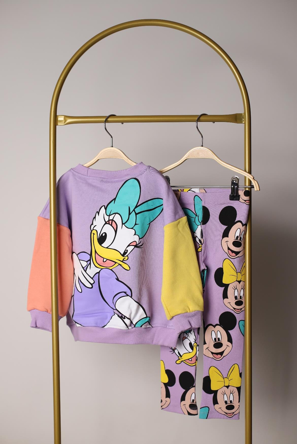 Sırt Baskılı Daisy Duck Renkli Taytlı Takım