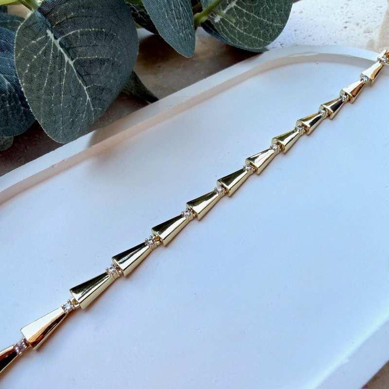14K Altın Kaplama Üçgen Model Taşlı Bileklik (17+2 cm)