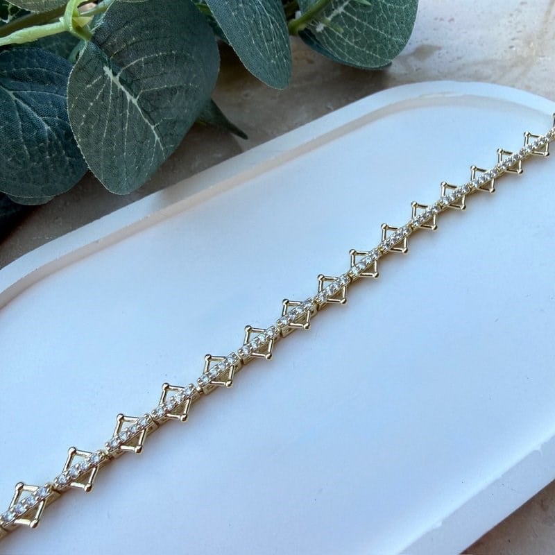 14K Altın Kaplama Zarif Taşlı Üçgen Detaylı Bileklik (17+2 cm)