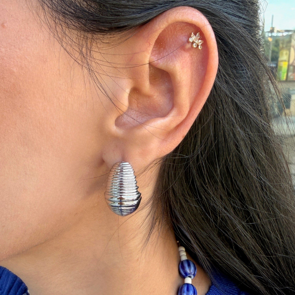 14K Özel Seri Çizgi Bombeli Silver Küpe