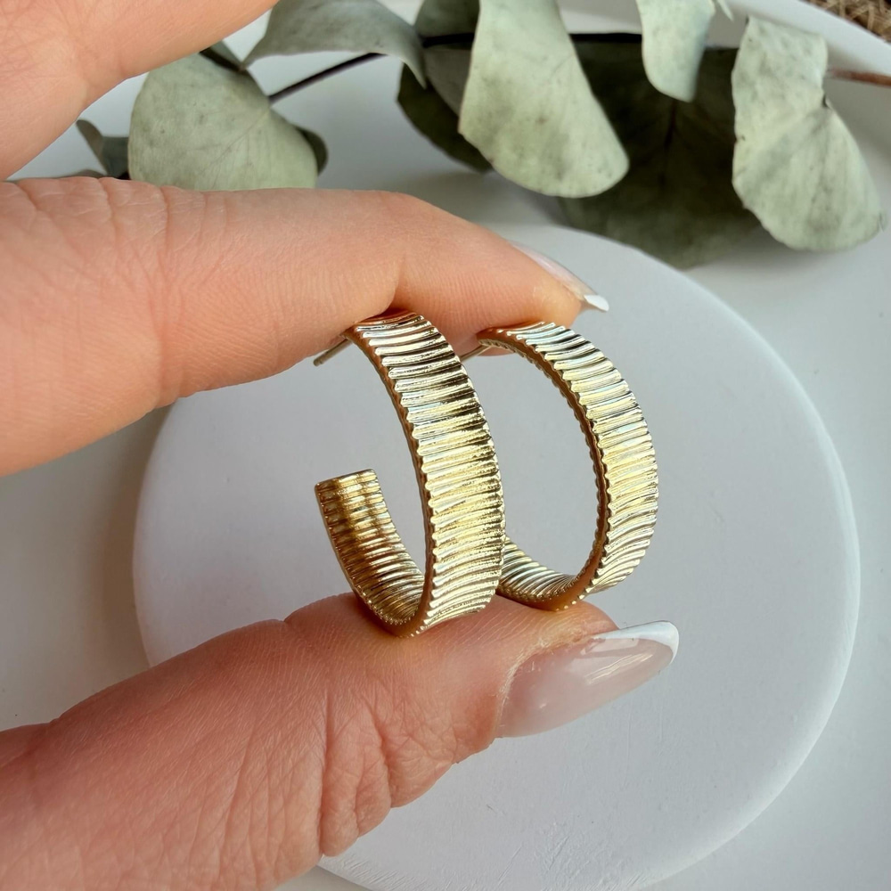 14K Özel  Seri Çizgili C Küpe