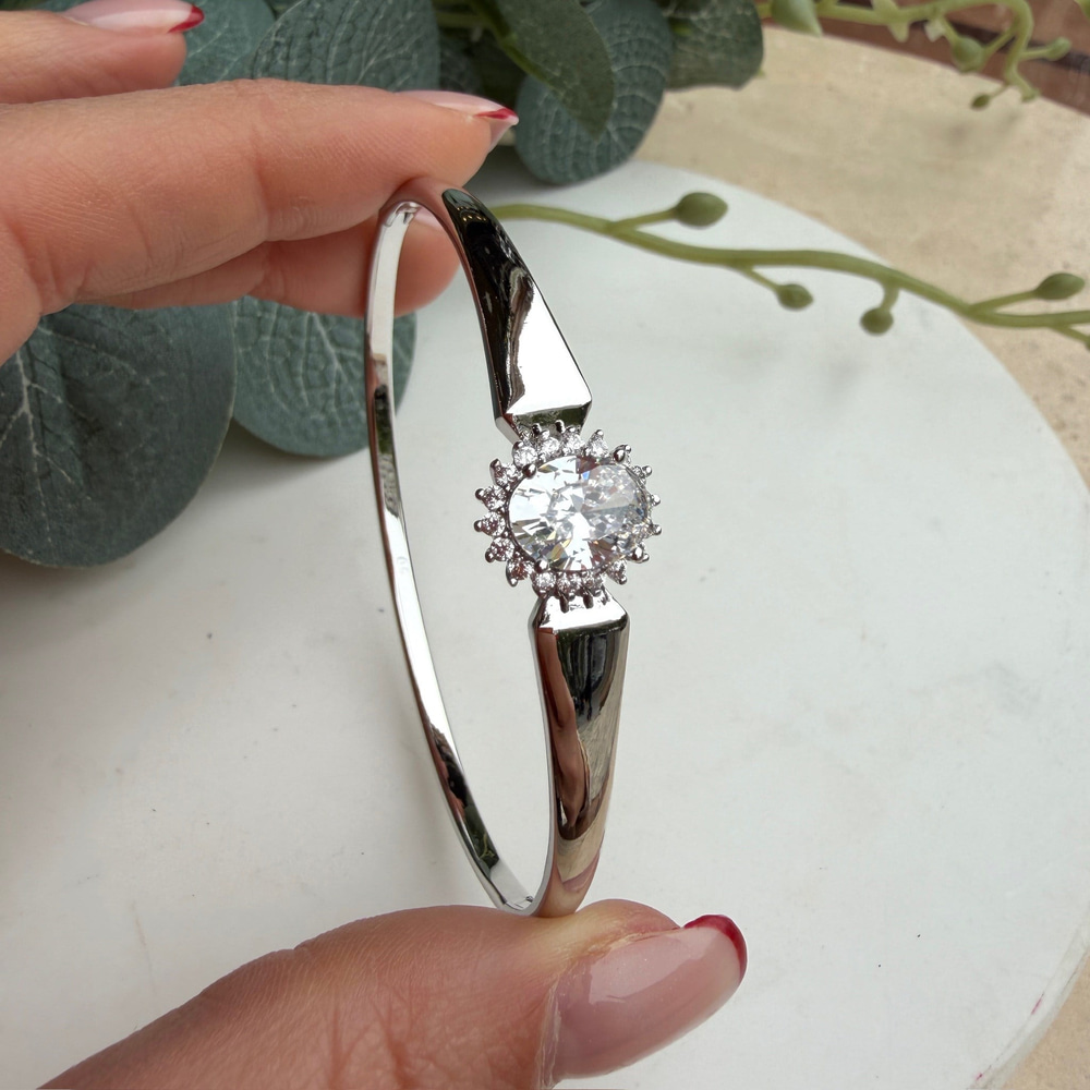 14K Özel Seri Oval Taşlı Şık Kelepçe 