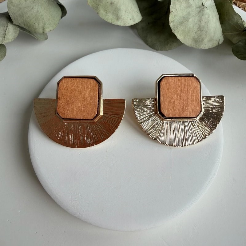 Ahşap Görünümlü Gold Detaylı Küpe