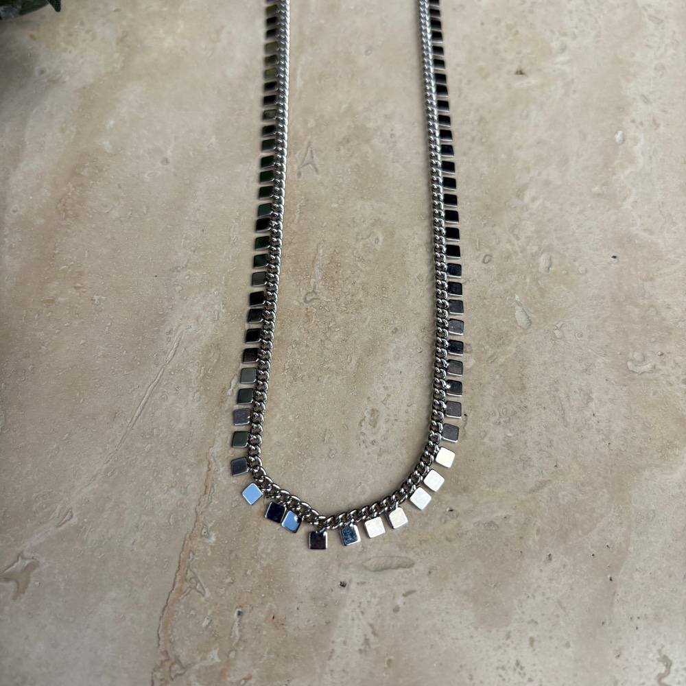 Altın Kaplama Kare Pullu Gümüş Renk Zincir Kolye (45+5 cm)