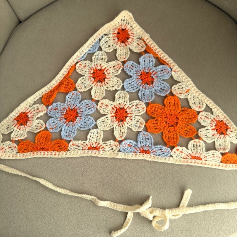Çiçek Figürlü Örgü Bandana