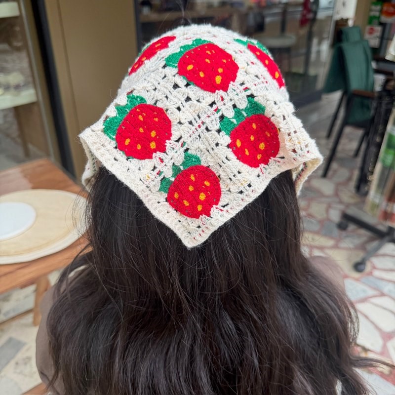 Çilek Desenli Bandana