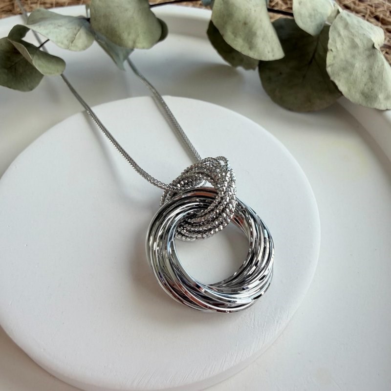 İç İçe Geçmiş Halkalı Şık Kolye (75 cm)
