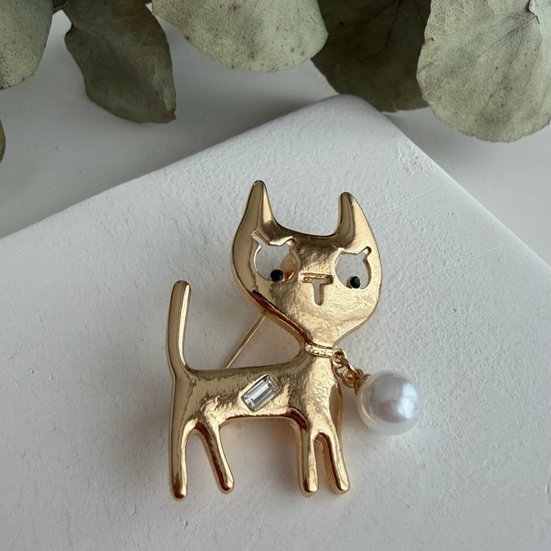 İnci Tasmalı Gold Kedi Broş