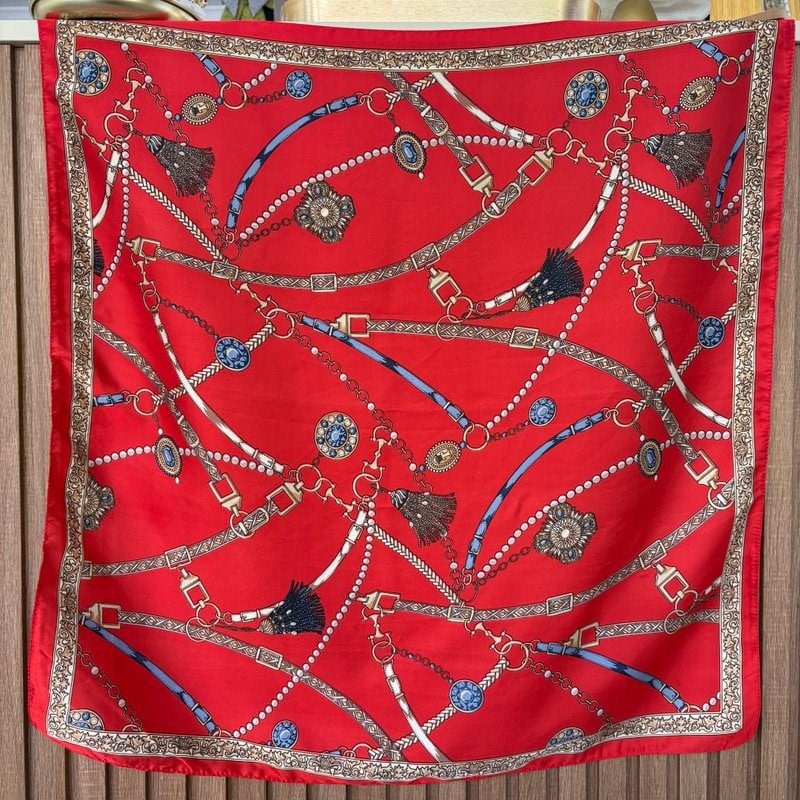 Kemer Desenli Kırmızı Fular (70x70)