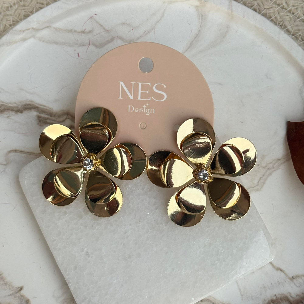 Ortası Taşlı Gold Çiçek Küpe 